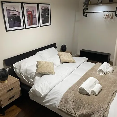 Luxury 1 Or 2 Bedroom Centre * Birmingham